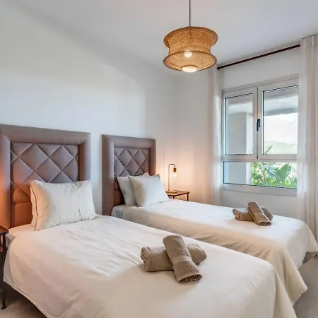 2br Sunny Golf Apt. Tuin Met Golfbaan Uitzicht Estepona
